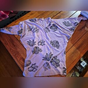 Smoking Lily Batwing Sleeved Top O/S